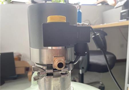 自動(dòng)液氮泵 vs 手動(dòng)充裝：效率、安全性對(duì)比與場(chǎng)景選擇指南